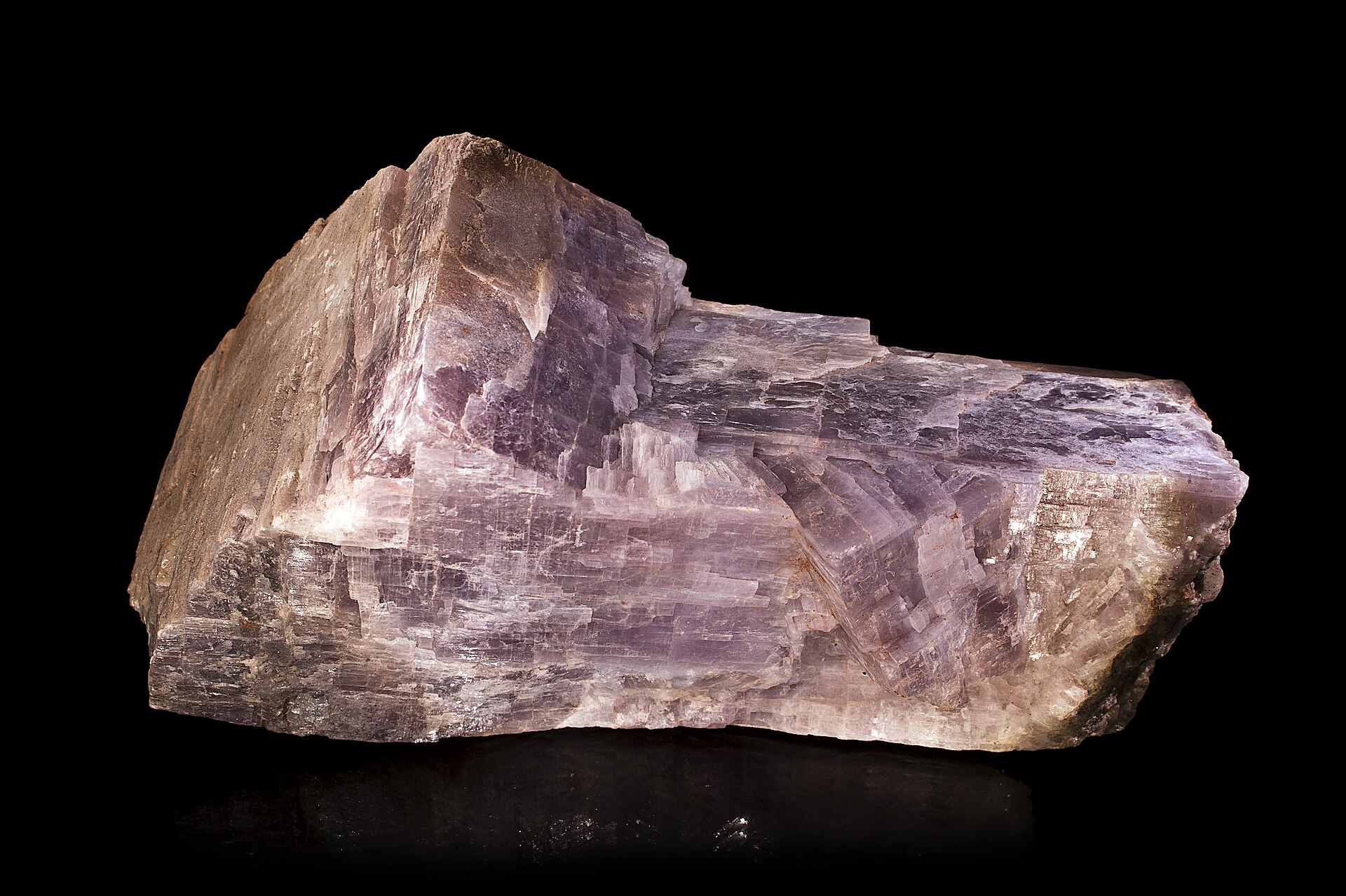 Anhydrite specimen