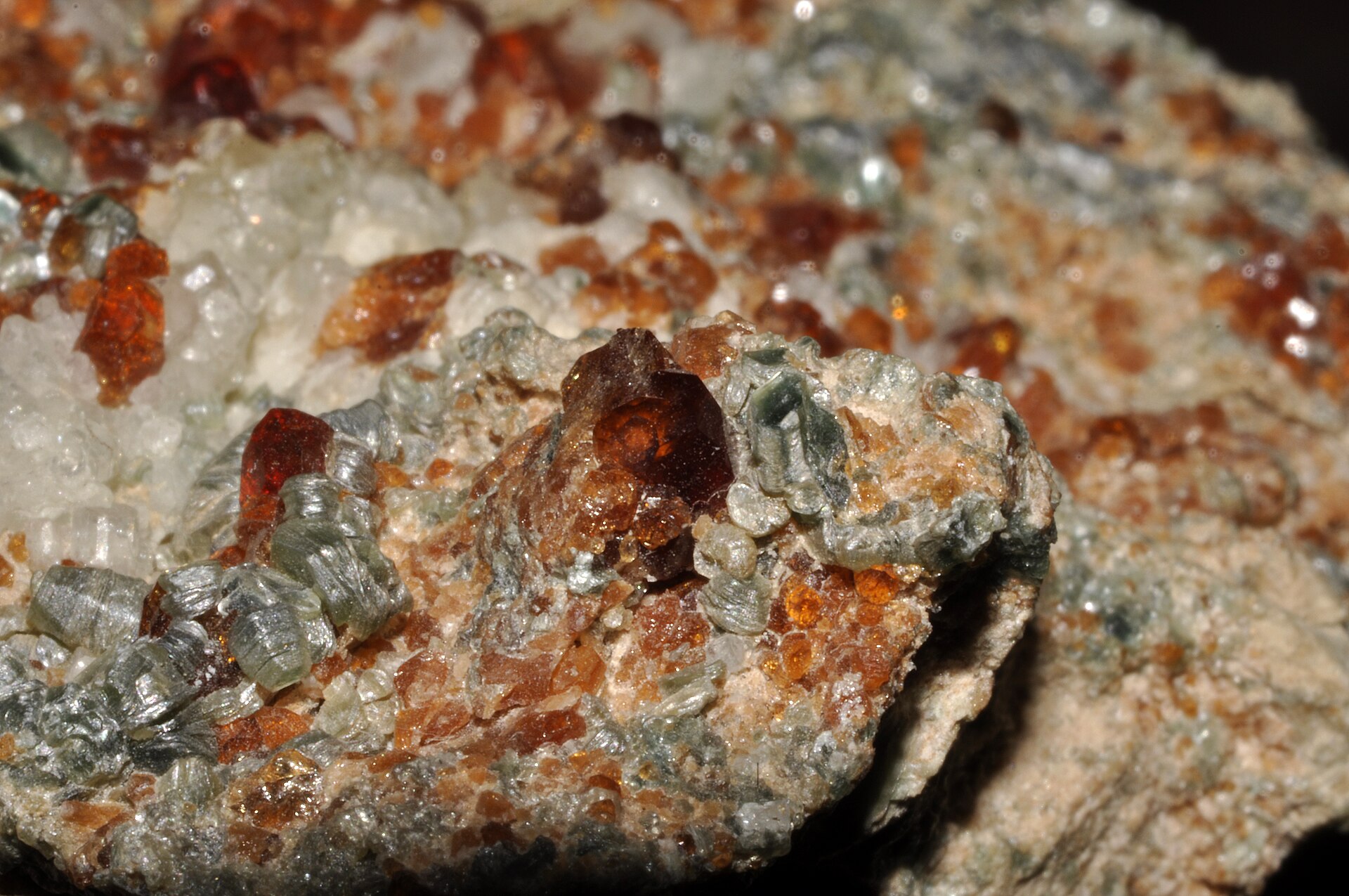 Hessonite specimen