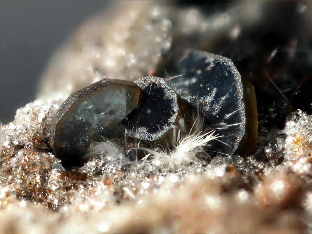 Osumilite specimen