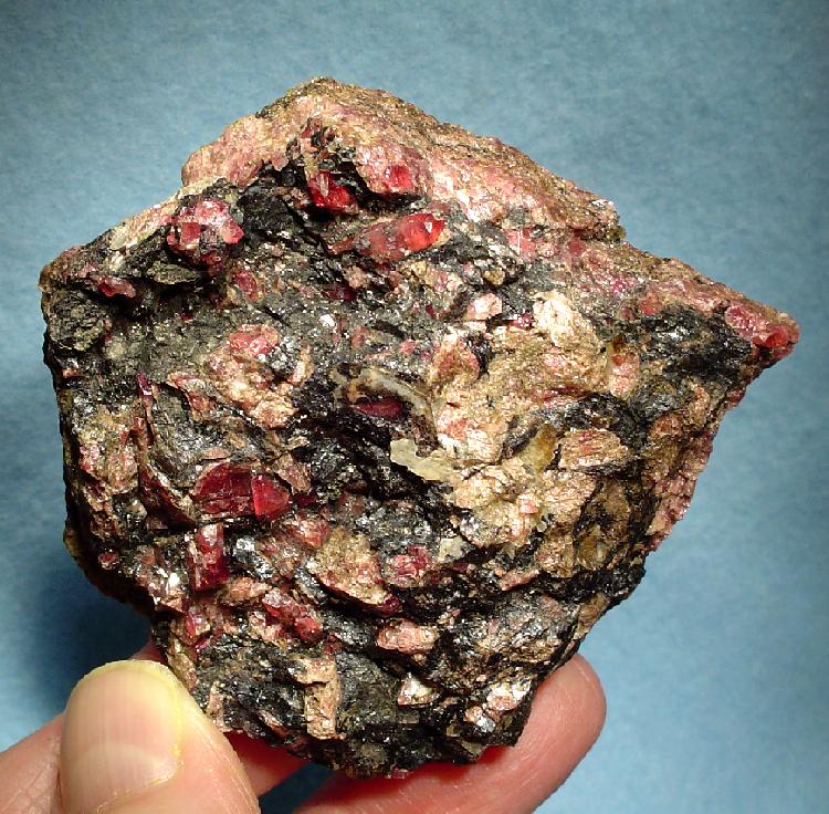 Pyroxmangite specimen