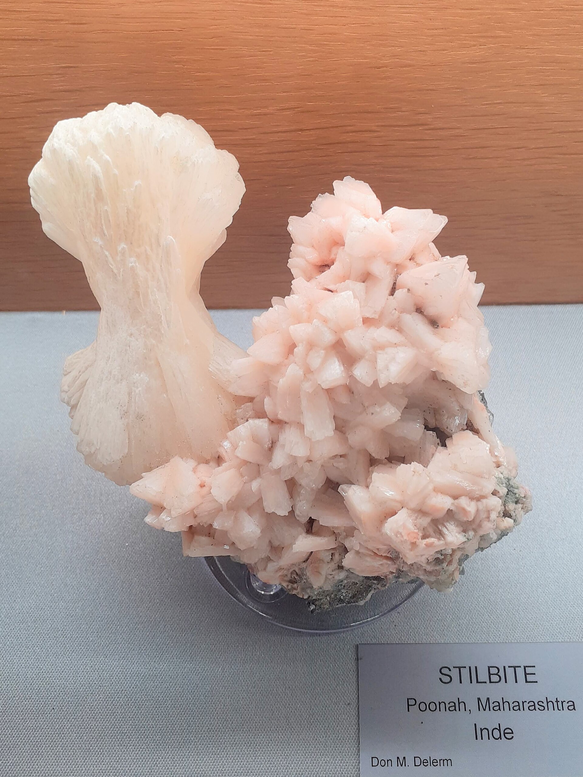 Stilbite-Na specimen
