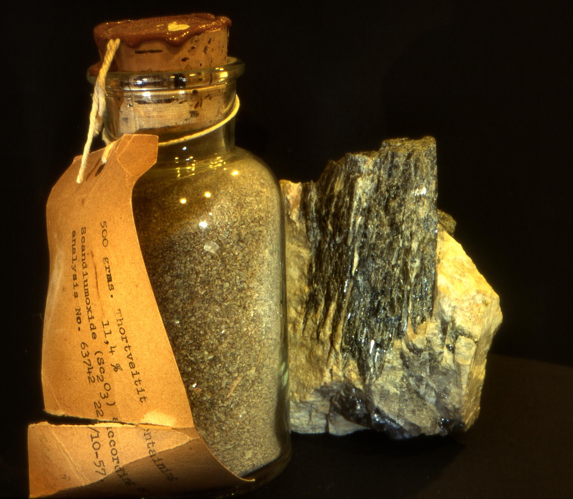 Thortveitite specimen